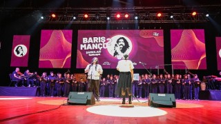 Selçuklu Belediyesi Sanat Akademisi Çocuk Korosundan Barış Mançoya Vefa Konseri