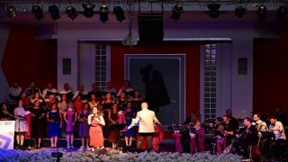 “Türkü Gibi Şarkılar” Ayakta Alkışlandı