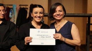 Alkışlar Karabağlar Kent Tiyatrosu Kursiyerlerine