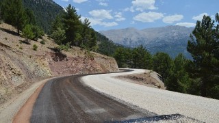 Büyükşehirin kırsalda yol atağı sürüyor