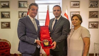 Hüsnü Bozkurt tan Başkan Eşkiye ziyaret: “Gençlerle umut büyüyor”