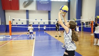 İBB Spor Okulları Yaz Döneminde de On Binlerce Çocuğu Sporla Buluşturuyor