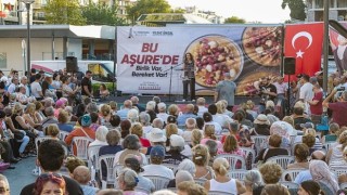 Karşıyakada anlamlı buluşma: Aşure kazanı dostluk ve barış için karıldı