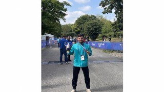 Osmangazili atletin milli forma ile madalya sevinci