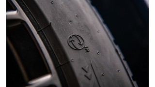 Pirelli, %70 ten Fazla Biyo-bazlı ve Geri Dönüştürülmüş Malzeme İçeren İlk Standart Üretim Lastiğini Tanıttı