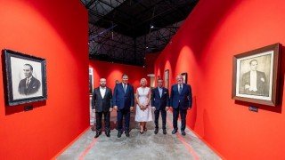 Atatürk ve Refik Anadol sergileri İzmirliler ile buluşuyor