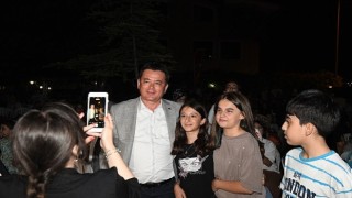 Başkan Aydın, Güneştepede çocuklarla açık hava sinemasında buluştu