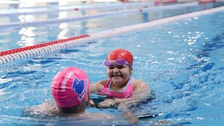 Bucanın yıldızı Sporium yüzme kursları ile kapılarını açtı