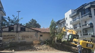 Çankayada Tehlikeli Yapıların Yıkımı Sürüyor