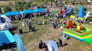 Gölcük Millet Bahçesi çocuk kahkahalarıyla şenlendi