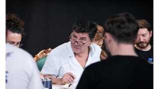 İzmir Şehir Tiyatroları “Cadı Kazanı”nın provalarına başladı