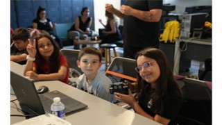 İzmirli çocuklar robotik dünyasıyla tanıştı