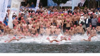 Körfezin iki yakası kulaçlarla birleşti