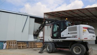 Nilüferde kaçak iki iş yeri yıkıldı