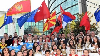 Osmangazide Uluslararası Balkan Festivali renkli görüntülerle start aldı