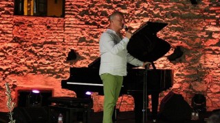 Tirilyenin tarihi atmosferinde caz rüzgarı esti