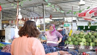 Başkan Hatice Gençay, Mavişehir Halk Pazarını Ziyaret Etti
