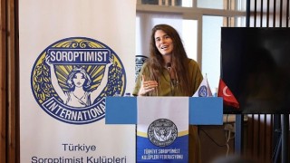 Çeşme Belediye Başkanı Lâl Denizli, TSKF Gençlik ve Liderlik Kampı 25 açılışında genç kadınlara seslendi