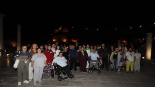 Efes Selçuk Belediyesinden Engelsiz Bireylere Efeste Gece Yolculuğu