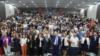 Rektör Prof. Dr. Necdet Budak çiçeği burnunda Egelilerle oryantasyon programı kapsamında buluşuyor