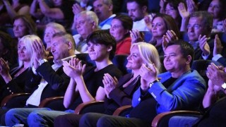 Sanat Güneşi Zeki Müren Osmangazide en sevilen şarkılarıyla anıldı