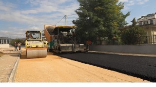 5 Sokakta Asfalt Kaplama Çalışması Yapılıyor