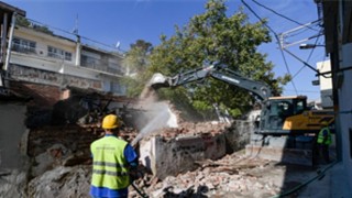 Ballıkuyu dönüşüm bölgesindeki metruk yapılar yıkılıyor