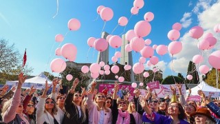 Meme Kanseri Farkındalığı İçin Bakırköyde Gökyüzüne Pembe Balonlar Uçuruldu