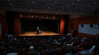 Tahsin Hasoğlundan İZKİTAPta kahkaha dolu gece