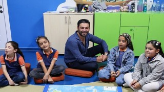 TEGV Gönüllü Elçisi oyuncu Ozan Akbaba, TEGV Mardin Midyat Öğrenim Biriminde çocuklarla buluştu
