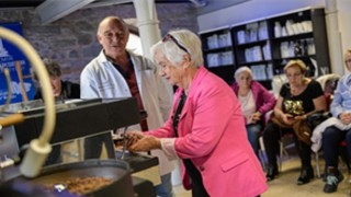 Torunlara kahve sözü: İleri yaş baristalar iş başında