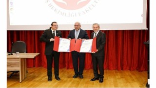 Ankara Üniversitesi Diş Hekimliği Fakültesine TÜSKA Akreditasyon Belgesi