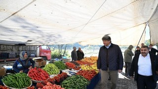 Başkan Kocaman Ataşehir Pazarında Esnafla Bir Araya Geldi