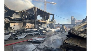 Bayraklıdaki yangın, itfaiyenin müdahalesiyle dakikalar içinde kontrol altına alındı