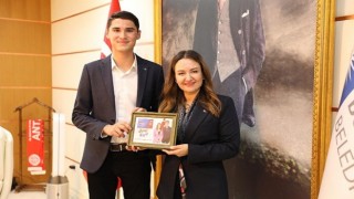 Büyükşehir Başkan Vekili Özdemire “Genç Kart”ı anlattı