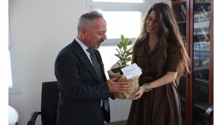 Çeşme Belediyesinden öğretmenlere anlamlı 24 Kasım hediyesi