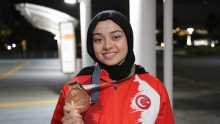 Esma Gökülü, İşitme Engelliler Olimpiyatlarında Bronz Madalya Alarak Ülkemizin Gururu Oldu