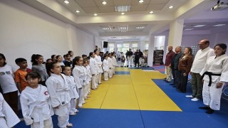 Geleceğin judocuları Konakta yetişiyor: Sarı kuşaklar Başkan Mutludan