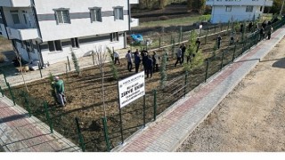 İnegöllü Gençlerden Örnek Davranış: 32 Fidan Toprakla Buluştu