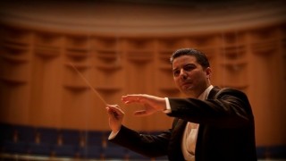 İstanbul Devlet Senfoni Orkestrası DenizBank Konserlerinde bu hafta: Ulu Öndere “Son Veda” ile saygı duruşu