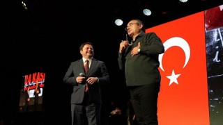 Kadıköy de Öğretmenler Günü Sunay Akın Gösterisiyle Kutlandı