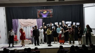 Kartepe Belediyesinden Tiyatro Ziyafeti