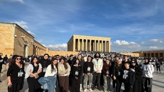 Küçükçekmece Belediyesi 400 Genci Anıtkabire Götürdü