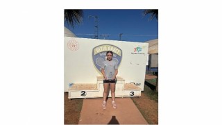 Osmangazili Raket Şampiyonluk Kürsüsüne Oturdu