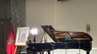 Piyanonun Genç İncisi Ayşe Nil, Uluslararası Başarısıyla Narlıdereyi Gururlandırdı