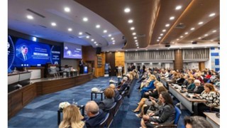 Başkan Tugay İZİKADın MEDSPARC Uluslararası İş Zirvesini açtı