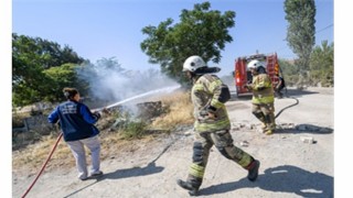 Büyükşehirin köylere dağıttığı tankerler ormanları kurtarıyor
