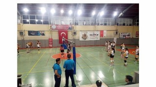 Çiğli Belediyesinin Voleybol Takımları Ligde Zirvede