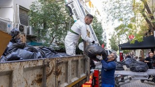 Konak Belediyesinden çöp ev operasyonu: 4 kamyon atık çıktı