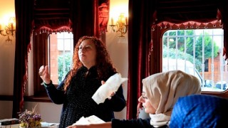 Konak güllerinin kâğıttaki izleri büyüledi